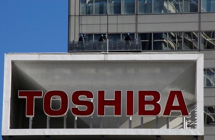 ３月１０日、東芝の米原発子会社、ウエスチングハウス（ＷＨ）による米連邦破産法１１条の適用申請が避けられないとの見方が広がってきた。写真は東芝のロゴ、都内で２月撮影（２０１７年　ロイター/Toru Hanai）