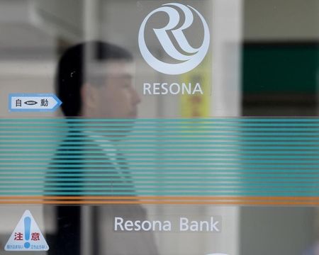 　５月２０日、りそなホールディングスは、市場部門の運用能力を強化するための体制整備に着手した。写真はりそな銀行のロゴマーク。都内で２０１０年１１月撮影（２０１５年　ロイター／Toru Hanai）