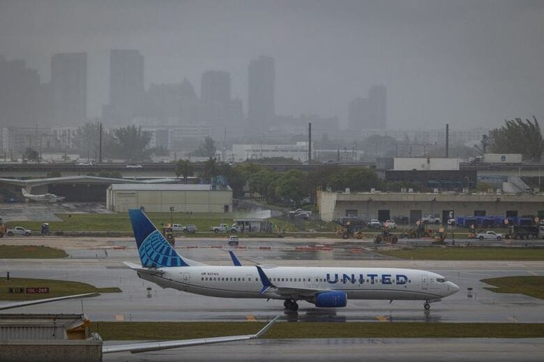 ユナイテッド航空機。　米フロリダ州のフォートローダーデール・ハリウッド国際空港で4月撮影。REUTERS/Marco Bello