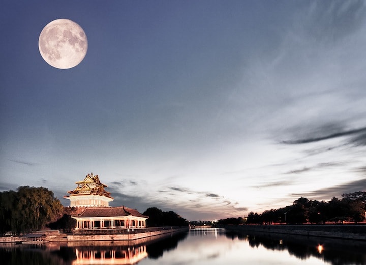 中国が「人工の月」を打ち上げる…　Laoshi-iStock