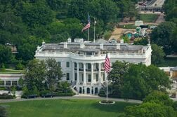 ホワイトハウス、トランプ氏の郵便投票擁護　「不正」批判も自ら利用