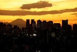 マクロスコープ：中東危機、日本経済に時間差の重圧　7─9月期が正念場