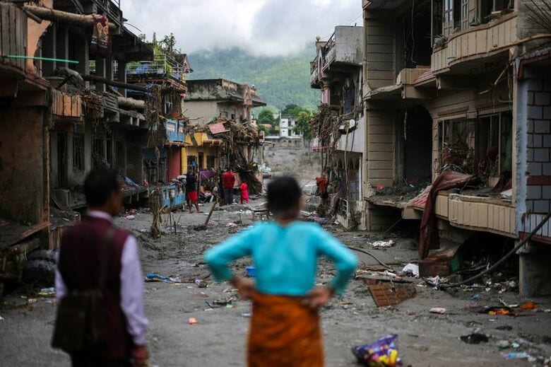 8月30日、土石流に見舞われたネパール・デビガートの町の様子。 REUTERS/Athit Perawongmetha