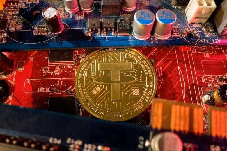 北朝鮮のハッカー集団「ラザルス」が使用するデジタルウォレットから１５万ドルを超える暗号資産（仮想通貨）がカンボジアの大手決済会社に送られていたことがブロックチェーン（分散型台帳）データで分かった。写真は２０２３年６月撮影（２０２４年　ロイター/Dado Ruvic/Illustration）