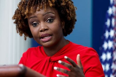 １２月５日、米ホワイトハウスのジャンピエール報道官（写真）は、バイデン政権は台湾を巡る現状変更への抑止力を強化する方法について議会と協力を続けていると述べた。ホワイトハウスで撮影（２０２２年　ロイター/Jonathan Ernst）