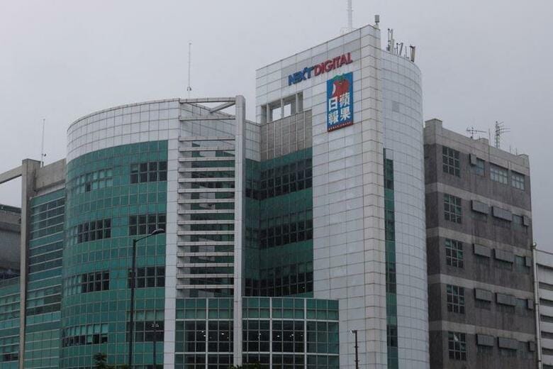 香港警察は、民主派紙「蘋果日報（リンゴ日報）」のコラムニストを外国勢力と結託し国家安全を危うくした疑いで逮捕した。写真は蘋果日報の本社。香港で撮影（2021年　ロイター／Tyrone Siu）