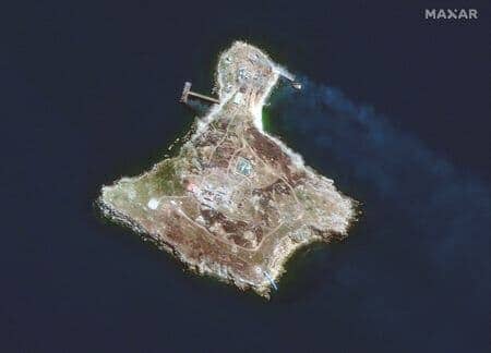 ロシア軍は３０日、黒海の戦略的前哨基地である蛇島から引き揚げた（２０２２年　ロイター）