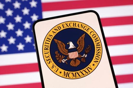 　米証券取引委員会（ＳＥＣ）は１日、暗号資産（仮想通貨）に連動する上場投資商品（ＥＴＰ）の開示要件に関する新たな指針を発表した。４月２３日撮影（２０２５年　ロイター/Dado Ruvic）