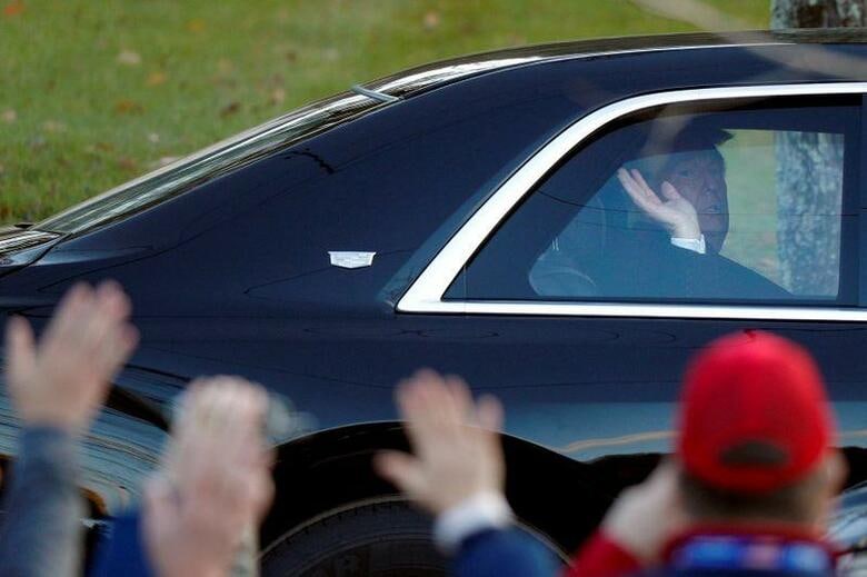 米スタンフォード大学の経済学者らは今週末にインターネットに投稿した論文で、トランプ大統領がこれまで開いた選挙集会が新型コロナウイルスの新規感染者を３万人増やし、７００人以上を死亡させた公算が大きいとの試算を示した。ペンシルベニア州で１０月３１日撮影（２０２０年　ロイター/Tom Brenner）