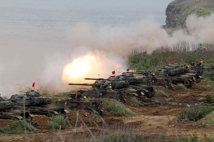 2017年の漢光演習で火を噴く台湾のM60A3戦車　Tyrone Siu-REUTERS