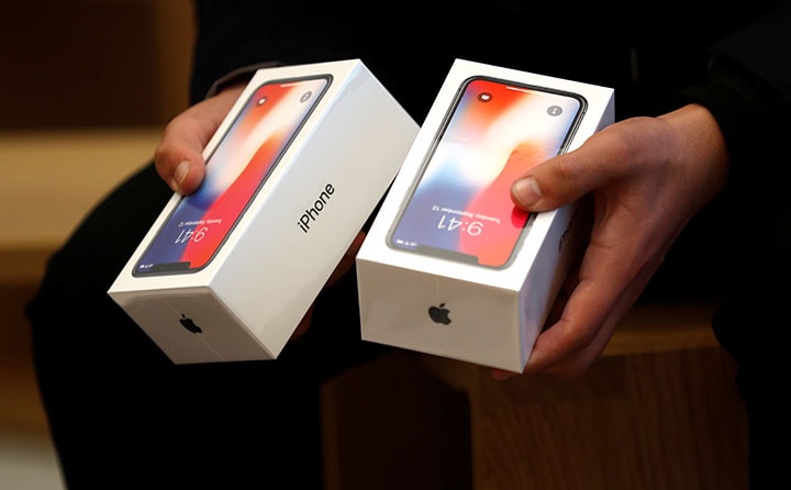 iPhoneXが発売になった11月3日は熱気に満ちていたが　Peter Nicholls-REUTERS