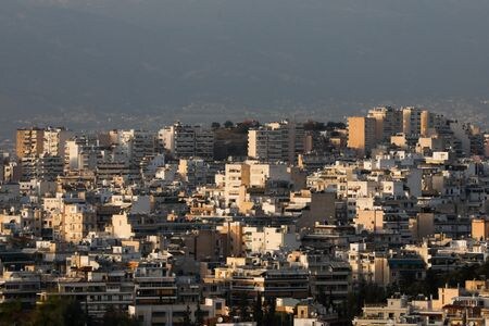　ギリシャ政府が金融危機でユーロ圏から受けた救済融資２７億ユーロ（２８億７０００万ドル）を前倒しで返済したことが分かった。１０月に撮影したアテネの資料写真(２０２２年　ロイター/Costas Baltas)