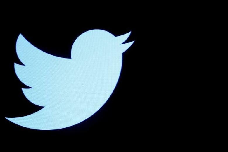 米短文投稿サイトのツイッターは、新設した安全対策責任者の職に著名ハッカーのピーター・ザトコ氏を迎え入れたことを明らかにした。写真は2016年9月28日にNY証取で撮影されたツイッターのロゴマーク。（2020年　ロイター／Brendan McDermid）