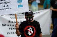ビットコイン法定通貨にしたエルサルバドル、国内の貧富格差映し出す