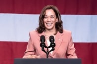 拡散中のハリス副大統領「ぎこちないスピーチ映像」がフェイクと言い切れるこれだけの理由【ファクトチェック】
