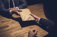 デジタル監視システムでおとり捜査は不要？　汚職操作めぐり賛否渦巻くインドネシア