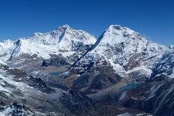 【クイズ】標高8000メートルを超える山の数は？