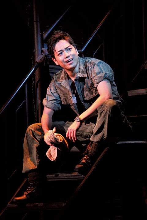 『ミス・サイゴン』で米兵クリスを演じる山崎育三郎