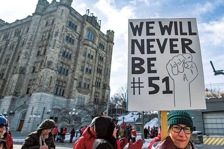 「カナダを米国51番目の州に」というトランプ発言に抗議するカナダの人々