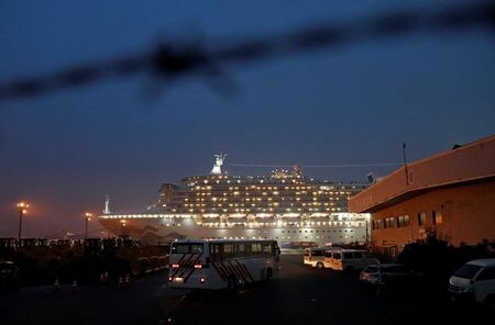 　２月１８日、英外務省は、新型コロナウイルスの検疫のため横浜港に停泊しているクルーズ船「ダイヤモンド・プリンセス」に乗船している自国民を退避させるため、日本への航空便を手配していることを明らかにした。写真は「ダイヤモンド・プリンセス」。横浜で１６日撮影（２０２０年　ロイター／Issei Kato）