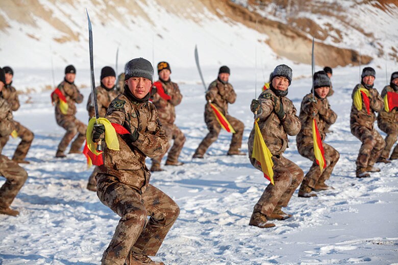 人海戦術に中国数千年の歴史あり（ロシア国境の人民解放軍）　China Daily-REUTERS