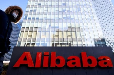 中国電子商取引大手アリババ・グループ・ホールディングが１３日に発表した第４・四半期（１─３月期）決算は、２０１４年の上場以来初の営業赤字となった。写真は１月５日撮影（２０２１年　ロイター/Thomas Peter）