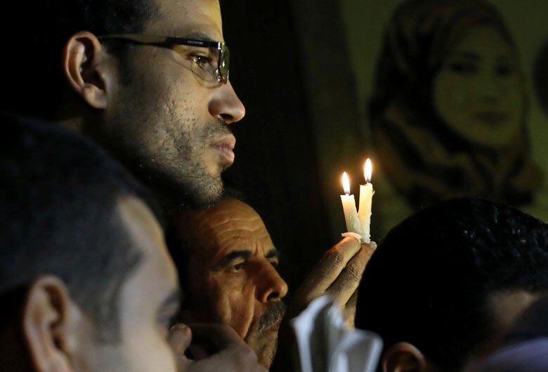 シナイ半島でのモスク襲撃テロから3日後の11月27日に首都カイロで行われた追悼集会　Mohamed Abd El Ghany-REUTERS