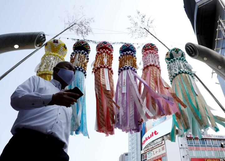 <!--12日、東京都では新たに188人の新型コロナウイルス陽性者が確認された。-->写真は8月3日、東京･渋谷で。REUTERS/Kim Kyung-Hoon