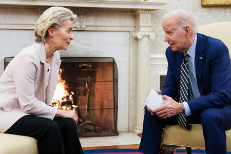 バイデン米大統領は１０日、訪米中の欧州委員会のフォンデアライエン委員長とホワイトハウスで会談した。ワシントンで撮影（２０２３年　ロイター/Sarah Silbiger）