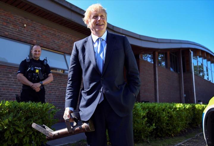 英国の次期首相最有力候補のジョンソン前外相は「逃亡犯条例」改正案に対する抗議が続いている香港について、香港の人々を支持していると述べた。英リーディングで撮影（2019年　ロイター/DYLAN MARTINEZ）