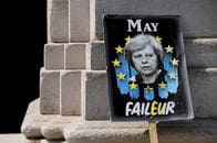 メイ英首相「辞任」宣言で、強硬離脱の懸念が高まっている理由