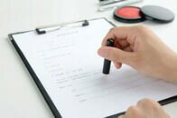 閣僚がはんこ産業を代表して「ペーパーレス」を遅らせるな