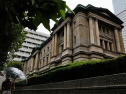 日銀には政府と密接に連携し、適切な金融政策運営を期待＝片山財務相