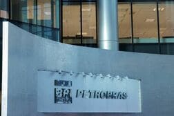 ペトロブラス、四半期純利益ほぼ倍増　中東紛争巡る原油高で