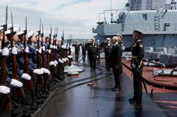 プーチン氏、択捉島を訪問＝タス通信