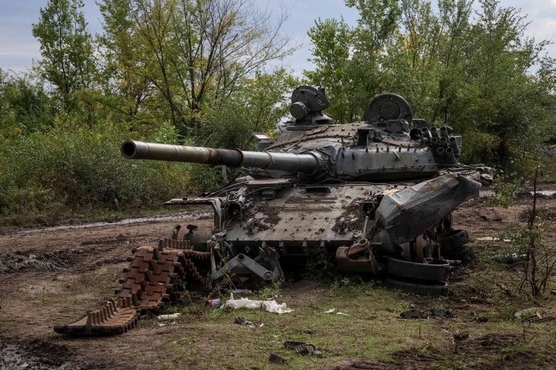 ハルキウ州に置き去りにされた破壊されたロシア軍の戦車（2022年9月）　Gleb Garanich-Reuters