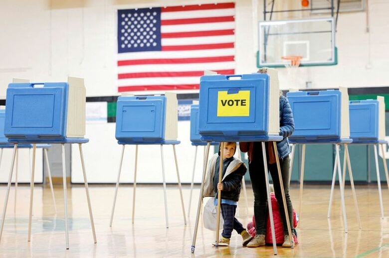 写真は米ノースカロライナ州予備選挙の投票所。３月撮影。REUTERS/Jonathan Drake/File Photo
