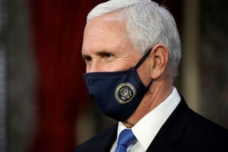 ペンス副大統領は６日開催される議会の上下両院合同本会議で、昨年１１月の大統領選の選挙人投票について形式的な集計を行い、バイデン次期大統領を公式に認定する。３日代表撮影（２０２１年　ロイター）