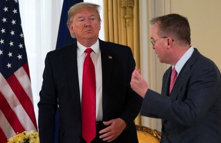 トランプ米大統領は３日、北朝鮮の金正恩朝鮮労働党委員長を信頼していると述べた上で、「ロケットを打ち上げるのが好きなようだ」と話した（２０１９年　ロイター/KEVIN LAMARQUE）
