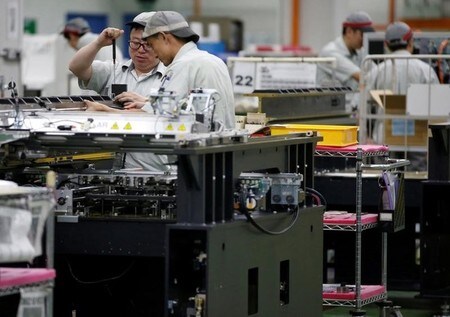 　５月２５日、シンガポール通産省が発表した第１・四半期の国内総生産（ＧＤＰ）改定値は、季節調整済みの前期比年率で１．３％減となり、速報値の１．９％減から上方改定された。製造業が堅調な伸びを示した。写真はシンガポールで昨年６月撮影（２０１７年　ロイター／Edgar Su）
