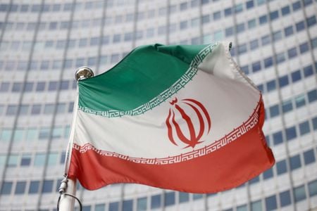 　イランは、敵対するサウジアラビアとの交渉を停止した。理由は明らかにしていない。イラン当局系のサイトが１３日伝えた。第５弾の協議が今週始まる予定だった。 写真はオーストリアのウィーンで２０２１年３月撮影（２０２２年　ロイター／Lisi Niesner）