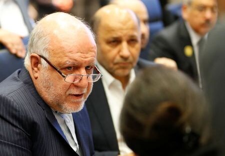 　４月８日、イランのザンギャネ石油相（写真）は石油輸出国機構（ＯＰＥＣ）宛ての書簡で、石油市場に対する明確な結果が期待できなければロシアなど非加盟産油国を加えた「ＯＰＥＣプラス」会合の開催には同意しないと伝えた。ウィーンで２０１８年１２月撮影（２０２０年　ロイター／LEONHARD FOEGER）