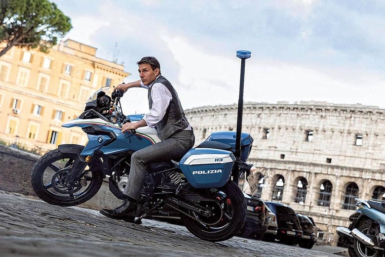 バイクで断崖絶壁からダイブする場面もスタントなし。四半世紀を経たインポッシブルなアクションにデジタル世代も引き込まれる　PARAMOUNT PICTURESｰSLATE
