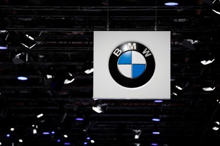 　５月４日、ドイツの自動車大手ＢＭＷの第１・四半期決算は、営業利益が３％減少した。写真は同社ロゴ。米ミシガン州で１月撮影（２０１８年　ロイター/Jonathan Ernst）