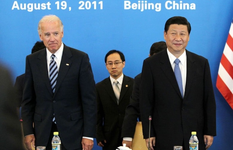 副大統領時代のバイデンと習近平（2011年8月）　REUTERS/How Hwee Young/Pool