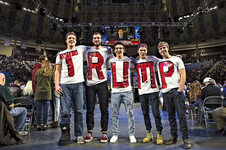 トランプ支持の学生はキャンパスでは少数派。彼らの活動は若年層の票の行方に影響を与えるか　DREW ANGERER-BLOOMBERG/GETTY IMAGES