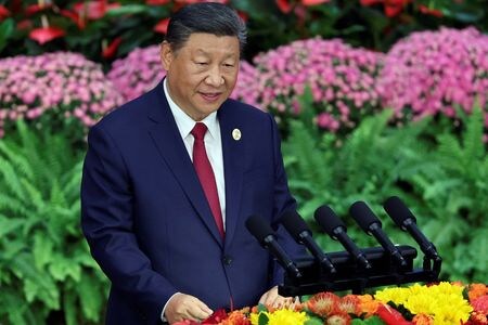 中国の習近平国家主席は９日、北京を訪問中のノルウェーのストーレ首相と会談し、環境に優しいグリーンエネルギーなどの分野で「友好的」な協力を推進する用意があると述べた。５月撮影（２０２４年　ロイター/Florence Lo）