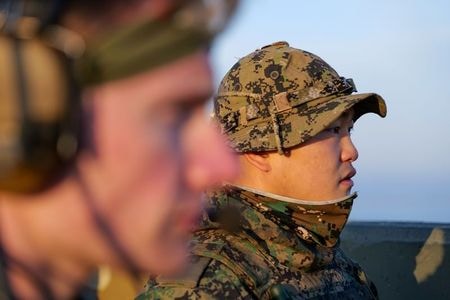 　１２月２３日、米朝関係が緊張する中、米韓の特殊部隊が敵国の施設に潜入する訓練を行っていたことが、米国防総省の内部機関が公表した写真で明らかになった。提供写真。群山空軍基地で１１月撮影（２０１９年　ロイター／ Capt. David J. Murphy/U.S. Air Force/DVIDS）
