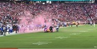 【動画】逃げ続ける発煙筒の男にタックルするボビー・ワグナー