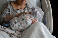 一部の先進国で出生率が大幅以下、経済的懸念が重しに【OECD報告】